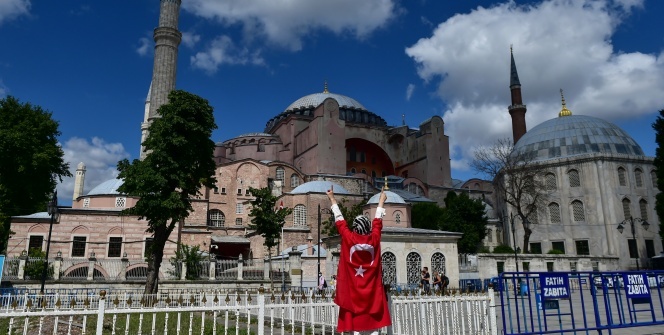 Karar sonrası Ayasofya’da dua ettiler