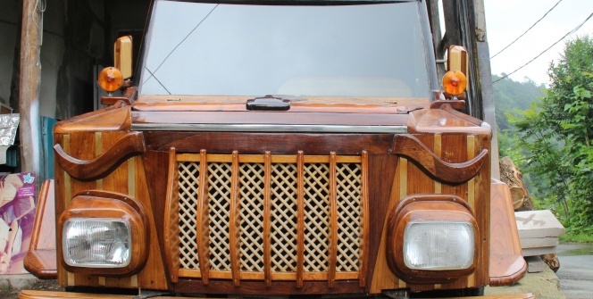 Rizeli mobilya ustası kendisine ahşaptan araba yaptı