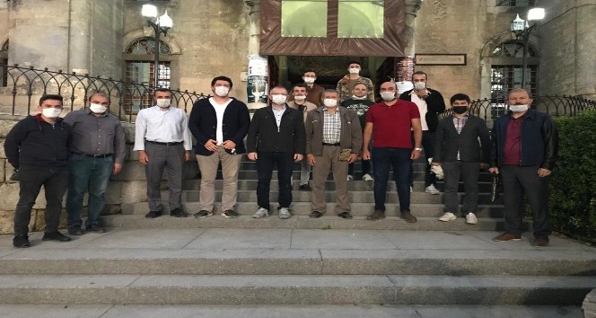 AK Parti’li gençlerden Ayasofya kararı için şükür duası