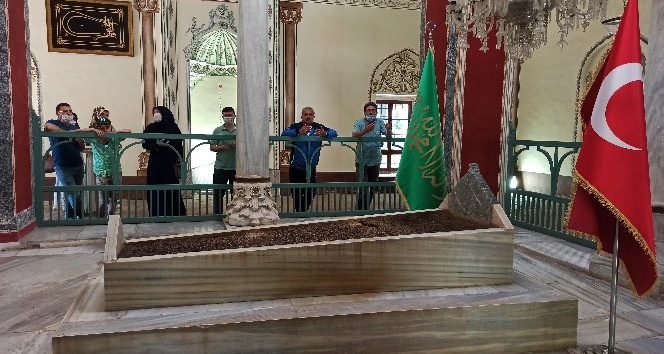 Fatih Sultan Mehmed’in babası Sultan 2. Murad’a Ayasofya müjdesi