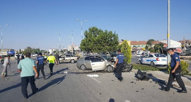 Karaman’da iki otomobil çarpıştı: 1 yaralı