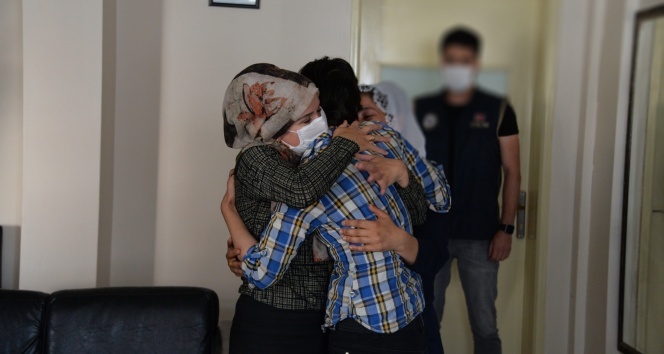 Şırnak&#039;ta ikna çalışması sonucu teslim olan terörist ailesi ile buluşturuldu