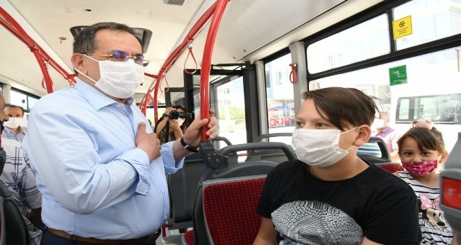 Başkan Demir halk otobüsüne bindi, esnafı ziyaret etti, halkın sorunlarını dinledi
