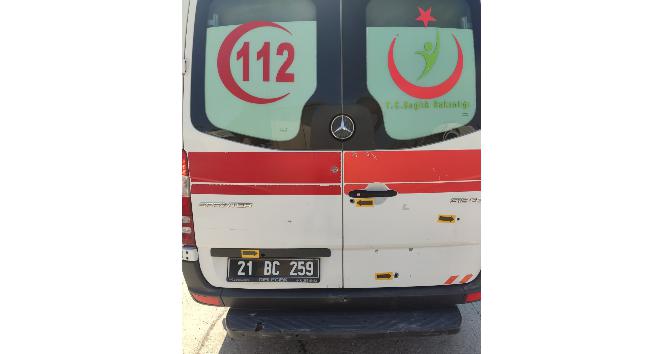Diyarbakır’da doğum vakasına giden ambulansa silahlı saldırı