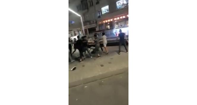 (Özel) Taksim’de “Dövüş Kulübü” filmini aratmayan meydan kavgası kamerada