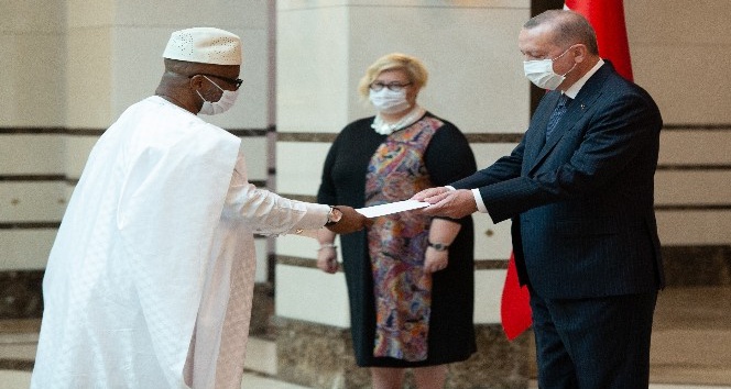 Sierra Leone Büyükelçisi Kai-Samba, Cumhurbaşkanı Erdoğan’a güven mektubu sundu