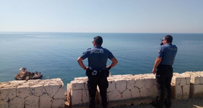 Antalya’da tehlikeli serinliğe polis denetimi