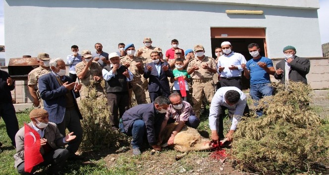15 Temmuz Şehidi Yaşar’ın babası, operasyona katılan askerlere kurban kesti