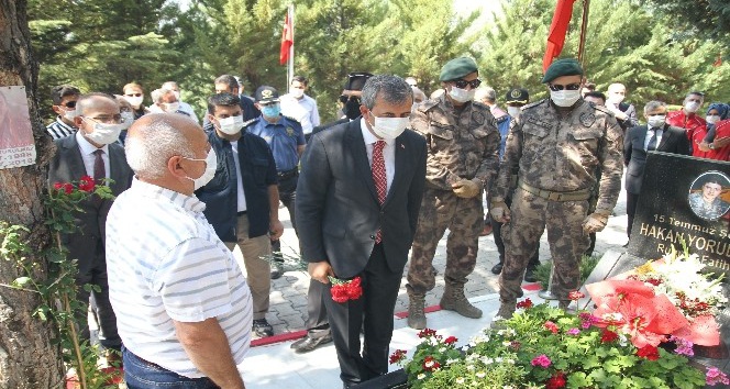 15 Temmuz şehidi PÖH Hakan Yorulmaz’ın babası: “Bu ülkenin kaderini Seyit Onbaşılar ile 15 Temmuz kahramanları belirledi”
