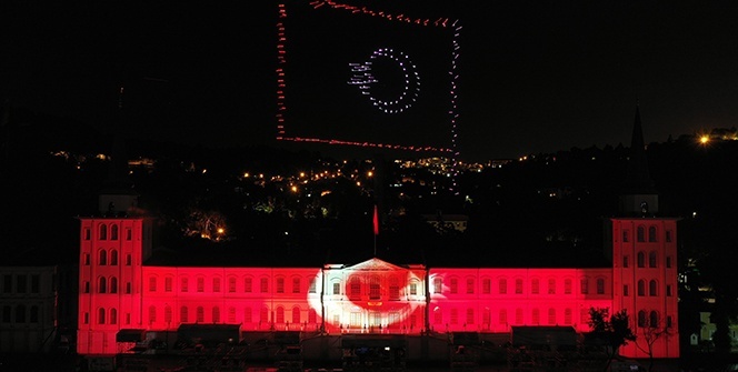 Kuleli duvarlarında '15 Temmuz' temalı 3 boyutlu ışık gösterisi