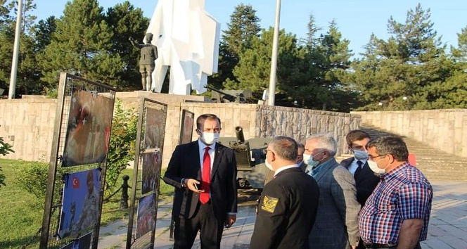 Dumlupınar’da İlk Hedef Anıtı’nda 15 temmuz şehitleri için resim sergisi açıldı