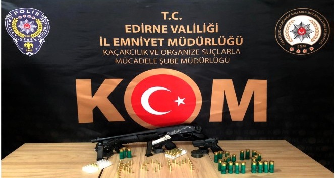 Edirne’de silah kaçakçıları kıskıvrak yakalandı