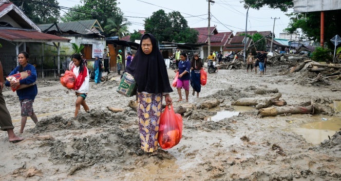 Endonezya&#039;da sel felaketinde ölenlerin sayısı 25&#039;e ulaştı