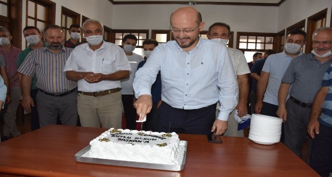 Başkan Özcan’a sürpriz doğum günü kutlaması