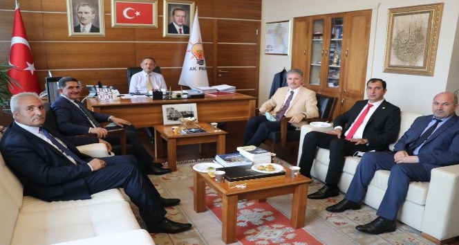 Ağrı’da Ak Parti’ye geçen Belediye Başkanları Özhaseki’yi ziyaret etti