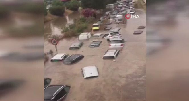 İtalya&#039;nın Sicilya Adası&#039;nı sel vurdu: 2 ölü