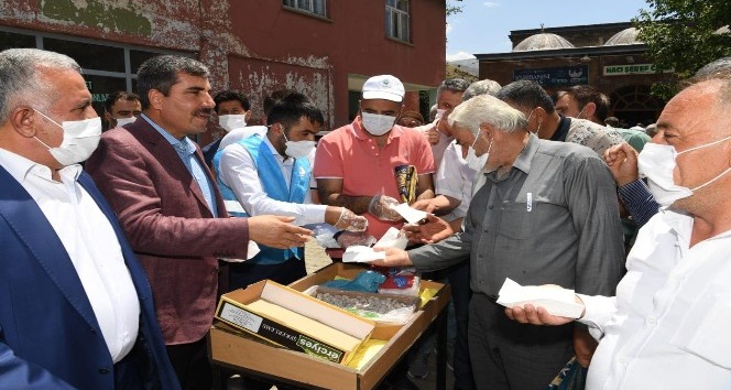 Muş Belediyesinden Ayasofya kararı sonrası lokum ikramı