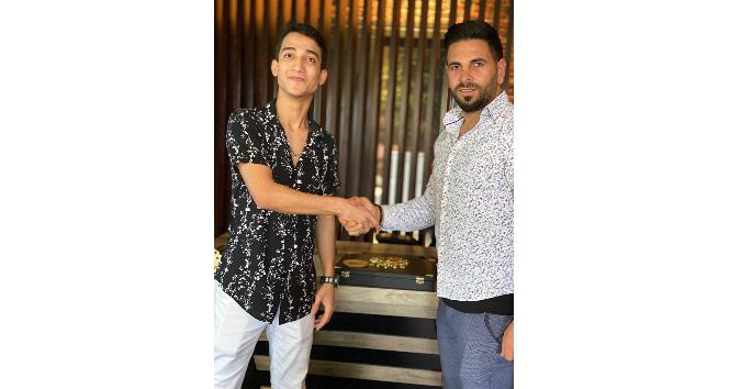 Şahin Kendirci’nin yeni klibine Adanalı işadamı Nusret Bulut sponsor oldu