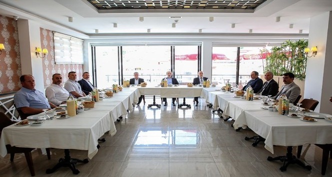 Vali Yardımcısı Remzi Demir ile Aydıntepe ve Demirözü Kaymakamları için veda yemeği düzenlendi