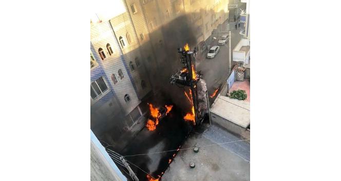 Mardin’de trafo yandı, alevler otomobile sıçradı