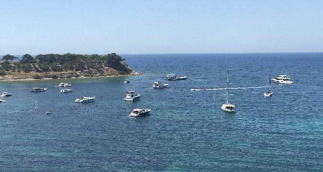 Lüks yatlar Kuşadası’nda boy gösterdi