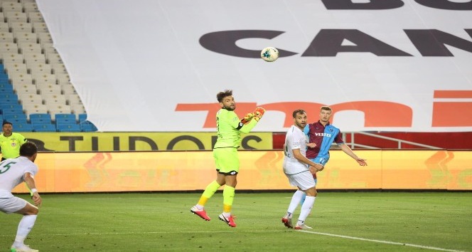 Süper Lig: Trabzonspor: 1- İttifak Holding Konyaspor: 0 (Maç devam ediyor)