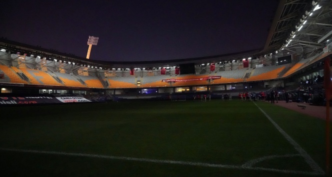 Fatih Terim Stadyumu'nda elektrikler gitti