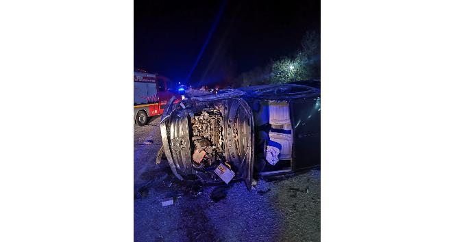 Alkollü sürücünün kullandığı kamyonet yan yattı; 1 ölü, 5 yaralı