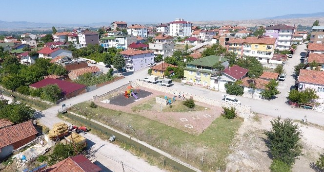 Suluova’da parklar yenileniyor