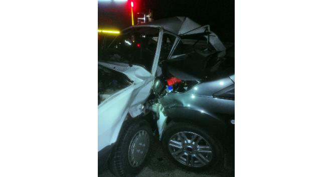 Kastamonu-Tosya yolunda iki otomobil çarpıştı: 1 ölü, 2 yaralı