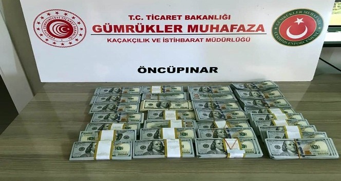 Suriye’ye kaçırılmak istenen 300 bin ABD Doları ele geçirildi
