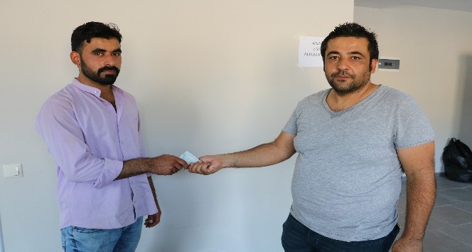 Suriyeli genç bulduğu 60 bin lirayı sahibine teslim etti