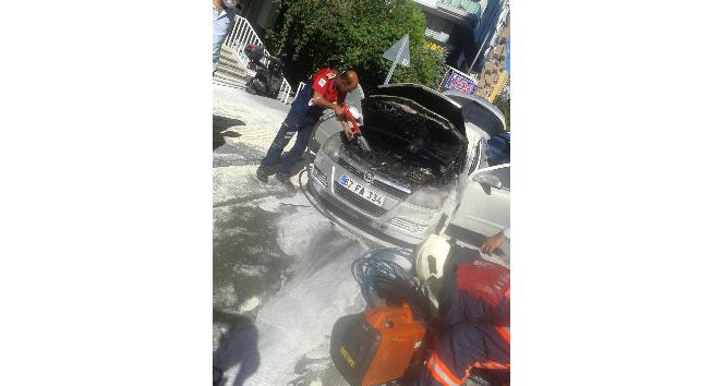 Mardin’de seyir halindeki otomobil alev aldı