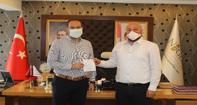 Niğde Belediye Başkanı Özdemir’den KIZILAY’a Kurban Bağışı