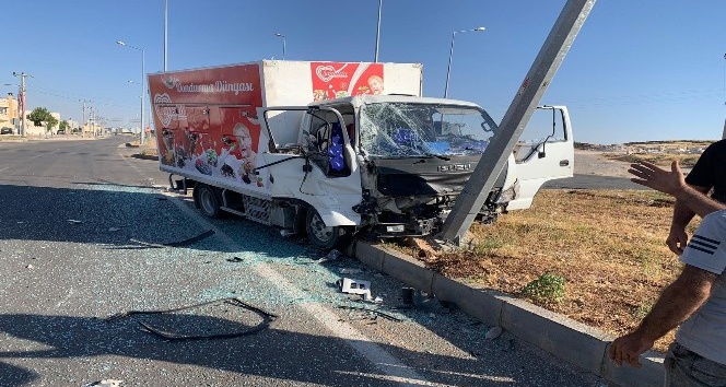 Mardin’de traktörle kamyonet çarpıştı: 3 yaralı