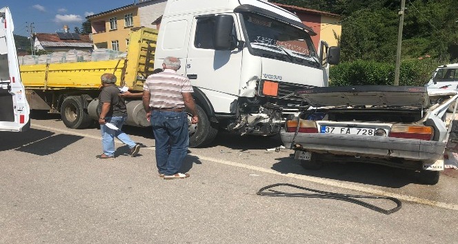 Kastamonu’da otomobil ile tır çarpıştı: 3 ölü