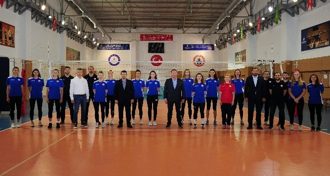 İstanbul BBSK Kadın Voleybol Takımı’nda imza günü
