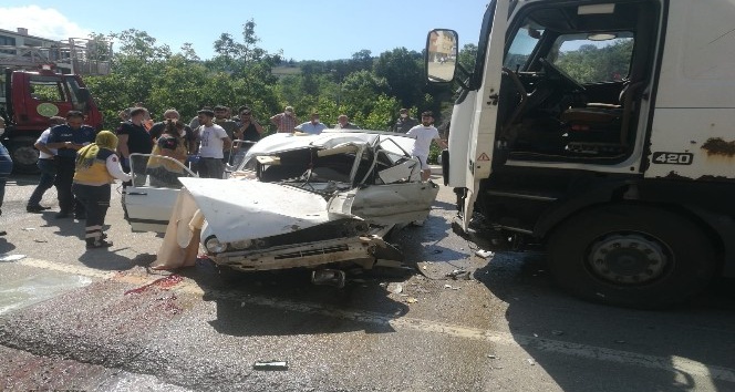 Kastamonu’da tır ile otomobil çarpıştı: 3 ölü