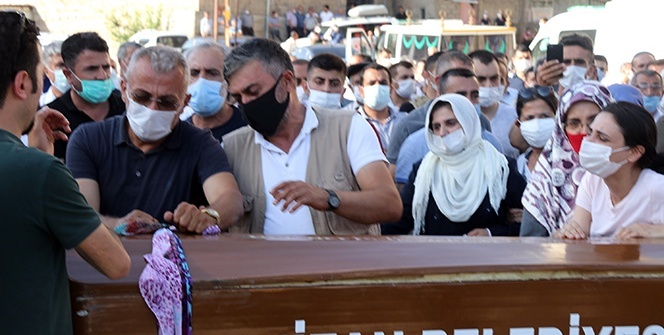 Vahşice öldürülen üniversite öğrencisi Pınar Gültekin son yolculuğuna uğurlandı