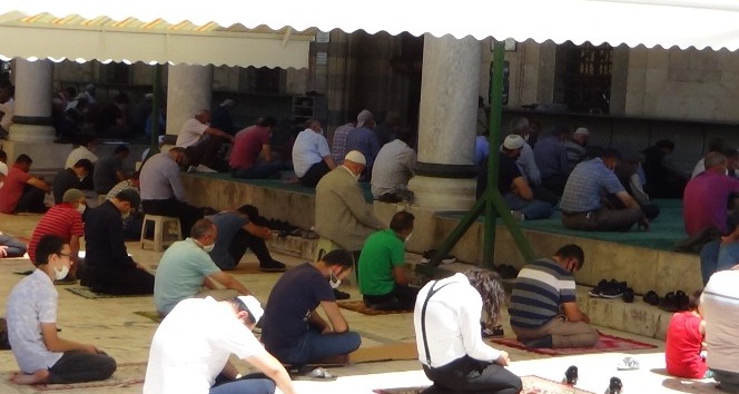 Afyonkarahisar’daki camilerde Ayasofya için şükür duaları edildi