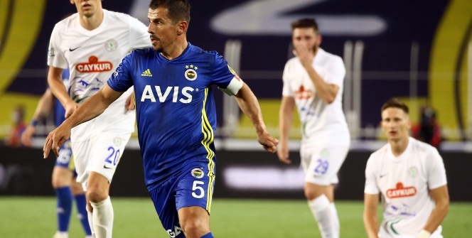 Emre Belözoğlu futbola veda etti