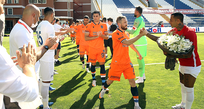 Kasımpaşa şampiyonu alkışlarla karşıladı