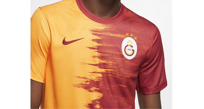 Galatasaray yeni sezon formalarını tanıttı