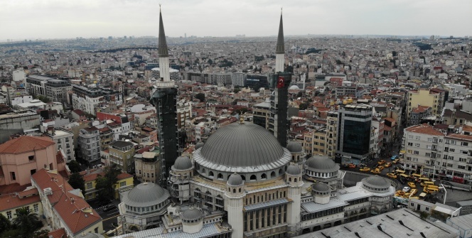 Taksim Camii'nin şerefesi göründü
