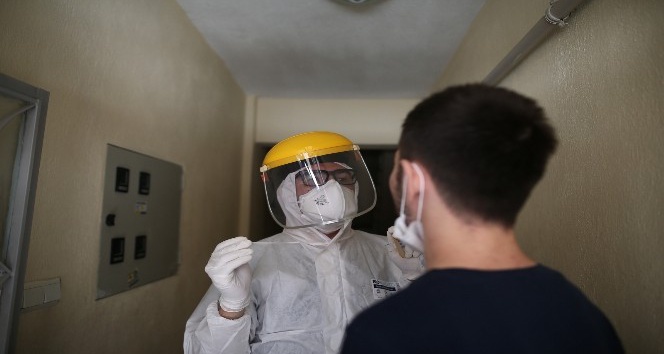 (Özel) Akraba apartmanında 1 kişi 24 kişiye virüs bulaştırdı, ekipler seferber oldu