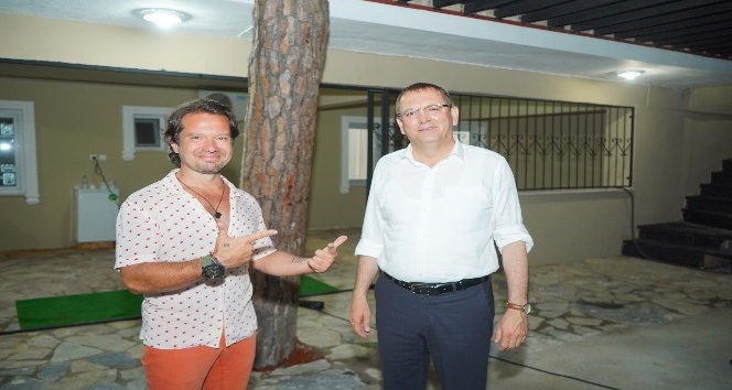 Ünlü sanatçılar pandemi döneminin ardından ilk kez Ayvalık Büyük Park’ta sahne aldı