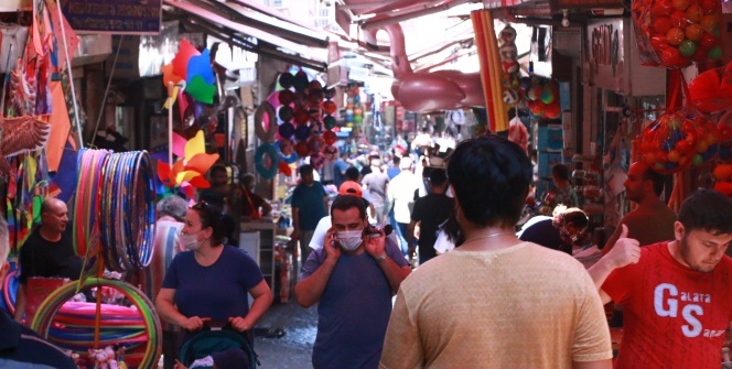 Eminönü’nde bayram öncesi hareketlilik