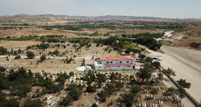 Yahşihan aile mezarlığı bayrama hazır