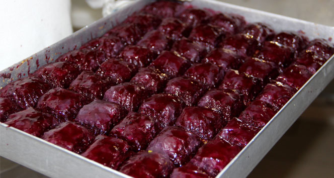 Diyabet hastaları için ‘mor baklava’ yapmaya başladı, siparişlere yetişemiyor