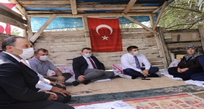 Vali/Belediye Başkan Vekili Sarıibrahim, şehit ailesini ziyaret etti